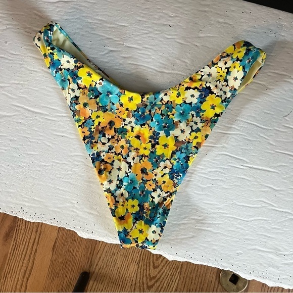 LSPACE Cabana Bitsy Bikini Bottom - Picture 5 of 5